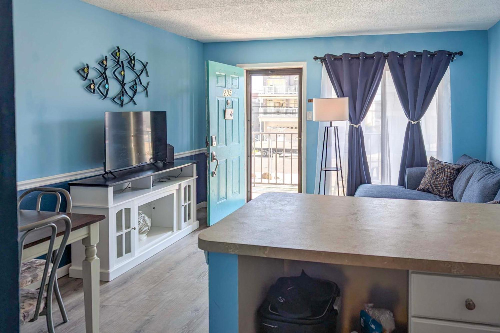 Coastal Condo With Pool, 1 Block To Wildwood Beach! Exterior photo